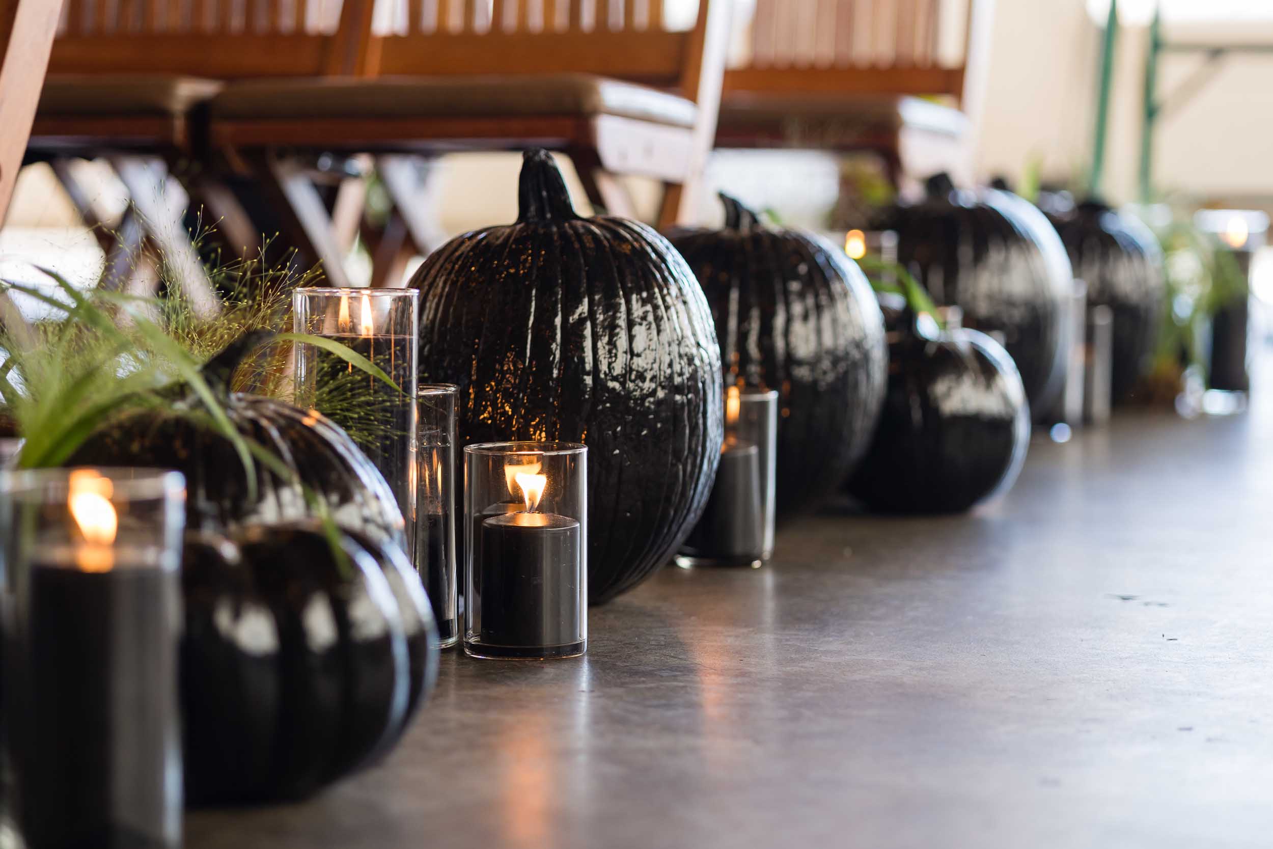 Black pumpkins and candles for spooky halloween wedding decor